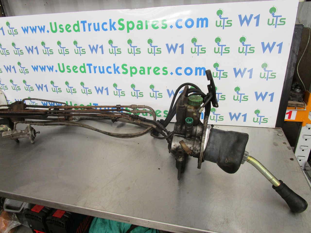 MERCEDES AXOR HYDRAULIC GEARCHANGE 9 SPEED - Cab and interior for Truck: picture 1 MERCEDES AXOR HYDRAULIC GEARCHANGE 9 SPEED - Cab and interior for Truck: picture 1