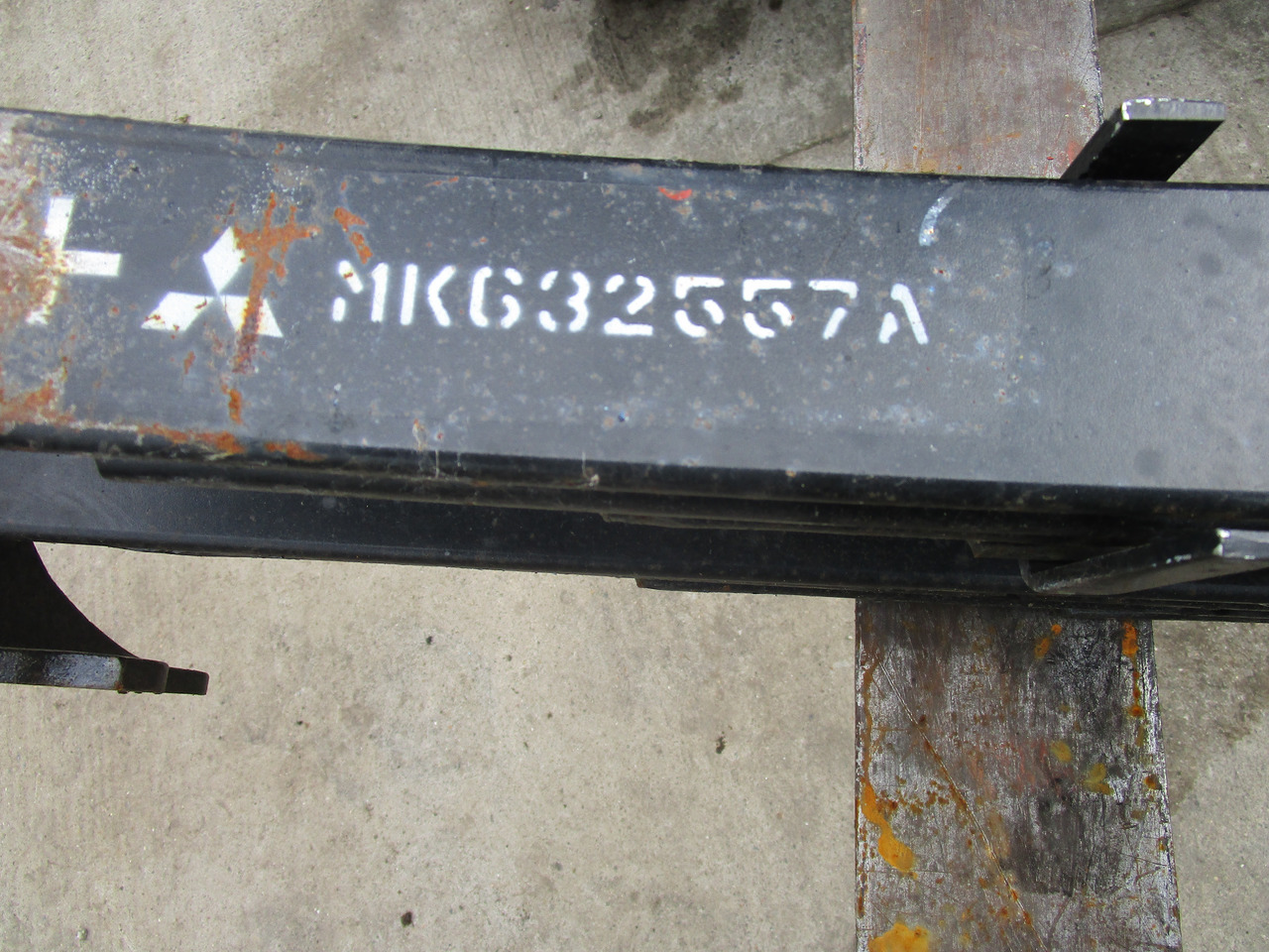 MITSUBISHI FUSO 8T REAR SPRINGS MK632557 - Suspension for Truck: picture 2 MITSUBISHI FUSO 8T REAR SPRINGS MK632557 - Suspension for Truck: picture 2