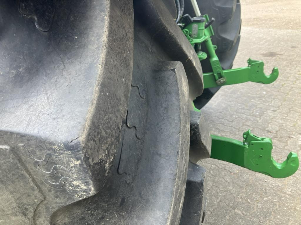 Farm tractor John Deere 6250R: picture 6