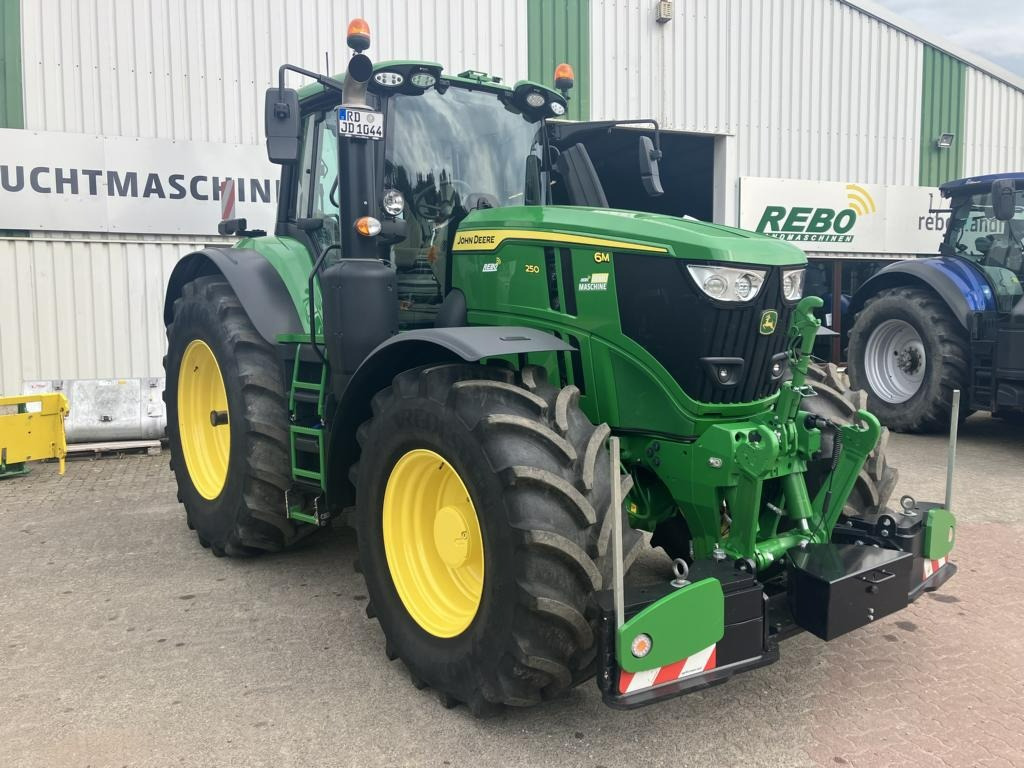 John Deere 6M250 - Farm tractor: picture 1 John Deere 6M250 - Farm tractor: picture 1