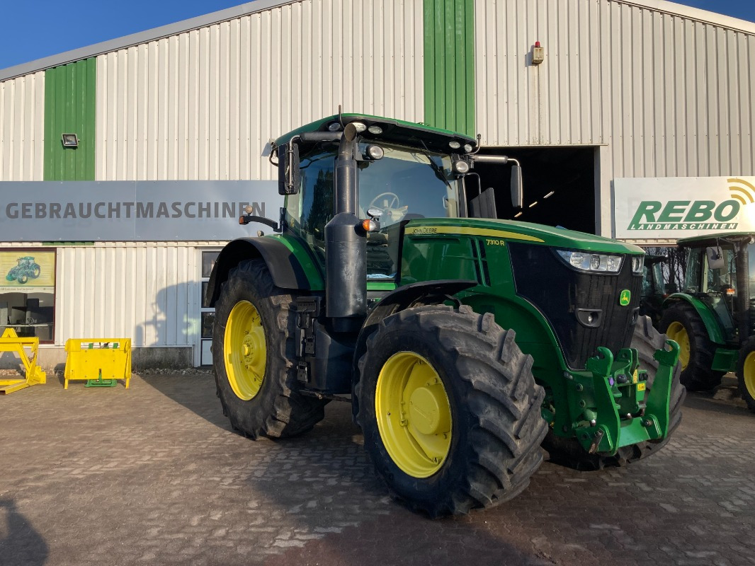 Farm tractor John Deere 7310R: picture 18