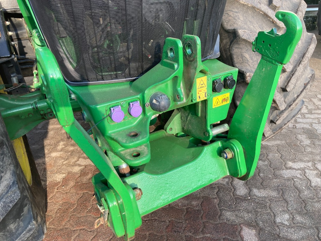Farm tractor John Deere 7310R: picture 14