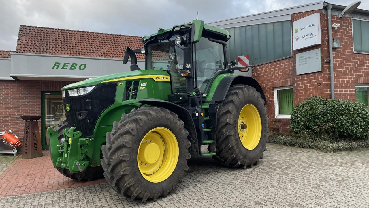 John Deere 7R330 - Farm tractor: picture 1 John Deere 7R330 - Farm tractor: picture 1