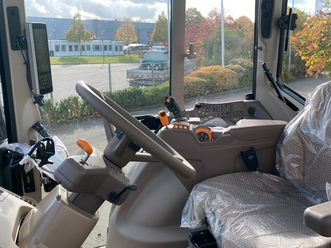 John Deere TRAKTOR 6120M MIT KABINE - Farm tractor: picture 4 John Deere TRAKTOR 6120M MIT KABINE - Farm tractor: picture 4