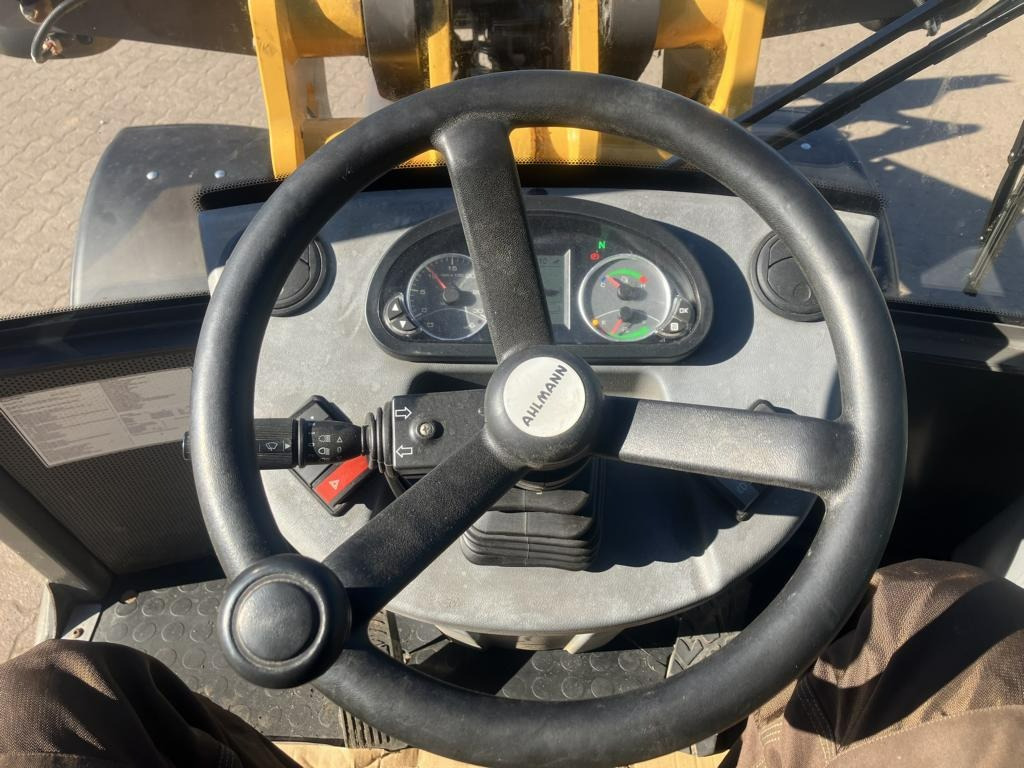 Wheel loader MECALAC AX 850: picture 8