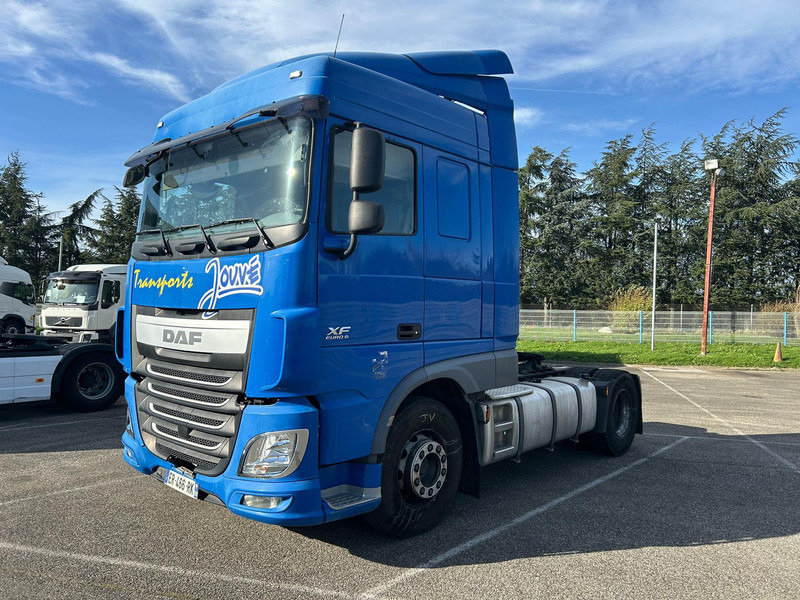 Tractor unit DAF XF: picture 1