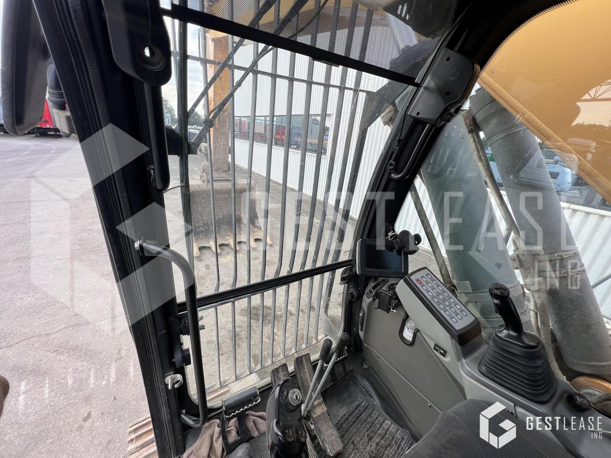 Crawler excavator Liebherr R946LC: picture 10