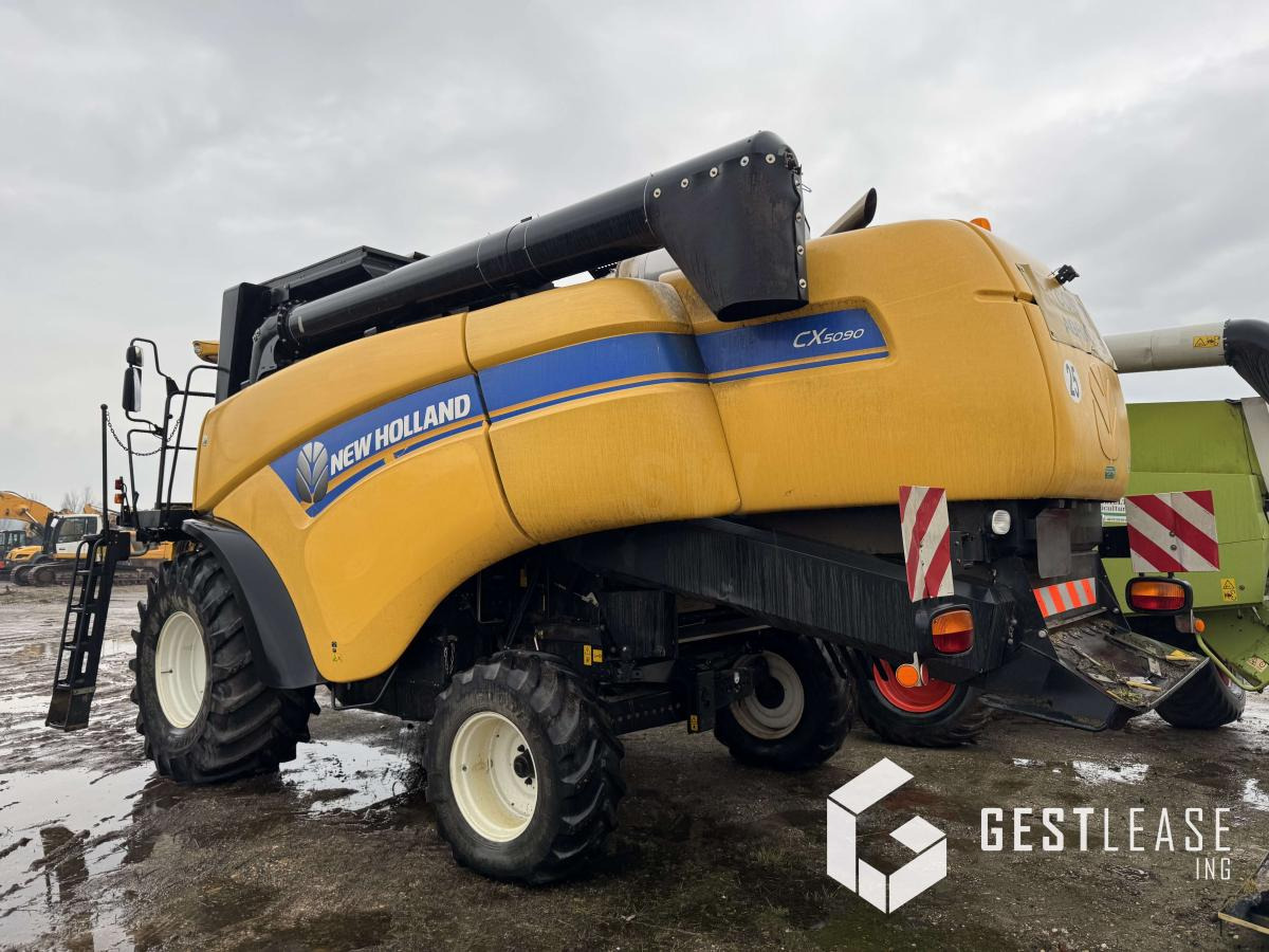 New Holland CX5090 - Combine harvester: picture 2 New Holland CX5090 - Combine harvester: picture 2