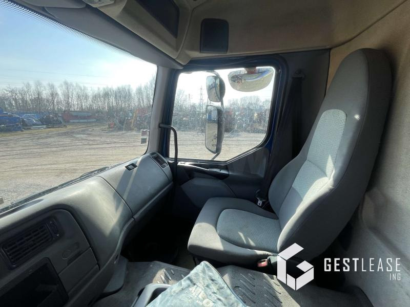 Curtainsider truck Renault Premium 320 DCI: picture 16