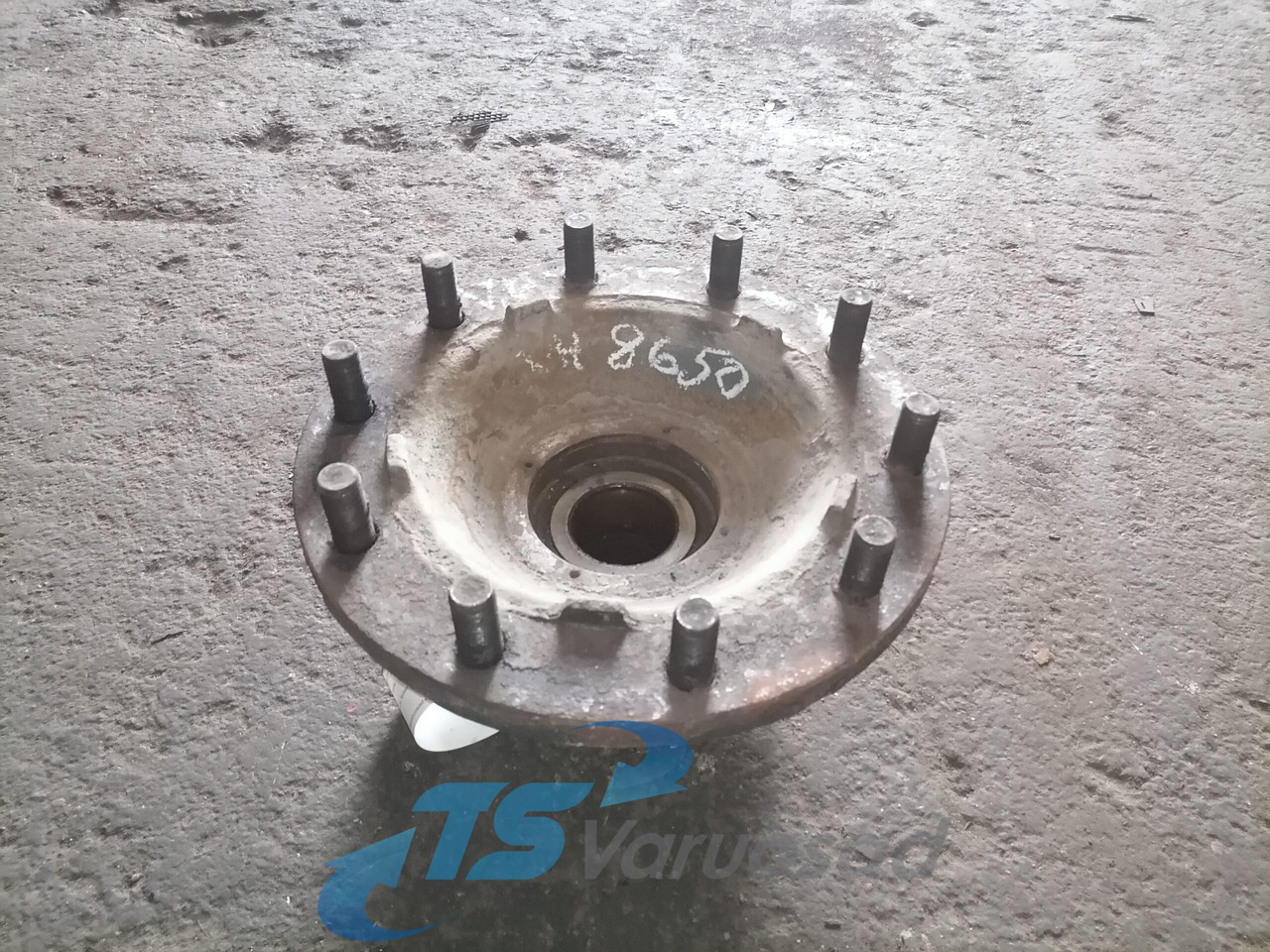 DAF Rattarumm 1818004 - Wheel hub for Truck: picture 1 DAF Rattarumm 1818004 - Wheel hub for Truck: picture 1