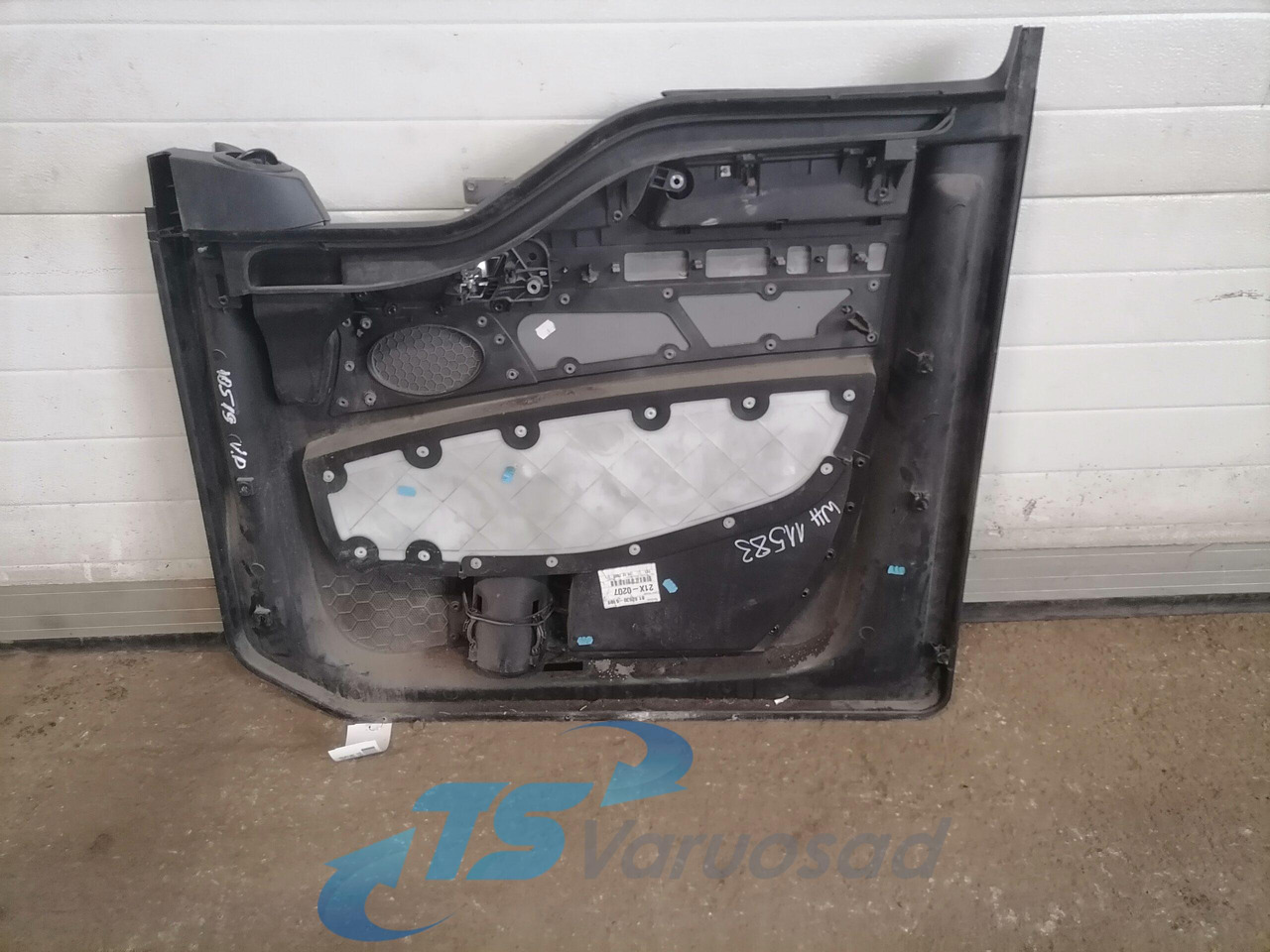 MAN Door trim panel 81626306109 - Door and parts for Truck: picture 2 MAN Door trim panel 81626306109 - Door and parts for Truck: picture 2