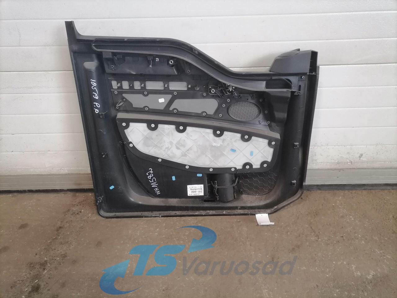 MAN Door trim panel 81626306110 - Door and parts for Truck: picture 2 MAN Door trim panel 81626306110 - Door and parts for Truck: picture 2