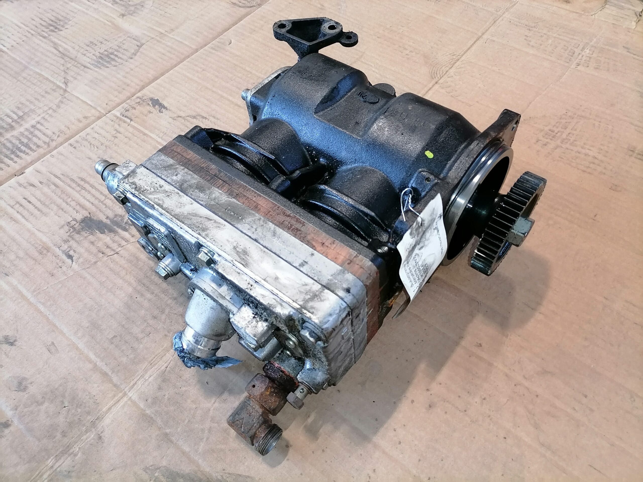 Mercedes-Benz Air compressor K165523N00 - Air brake compressor for Truck: picture 2 Mercedes-Benz Air compressor K165523N00 - Air brake compressor for Truck: picture 2
