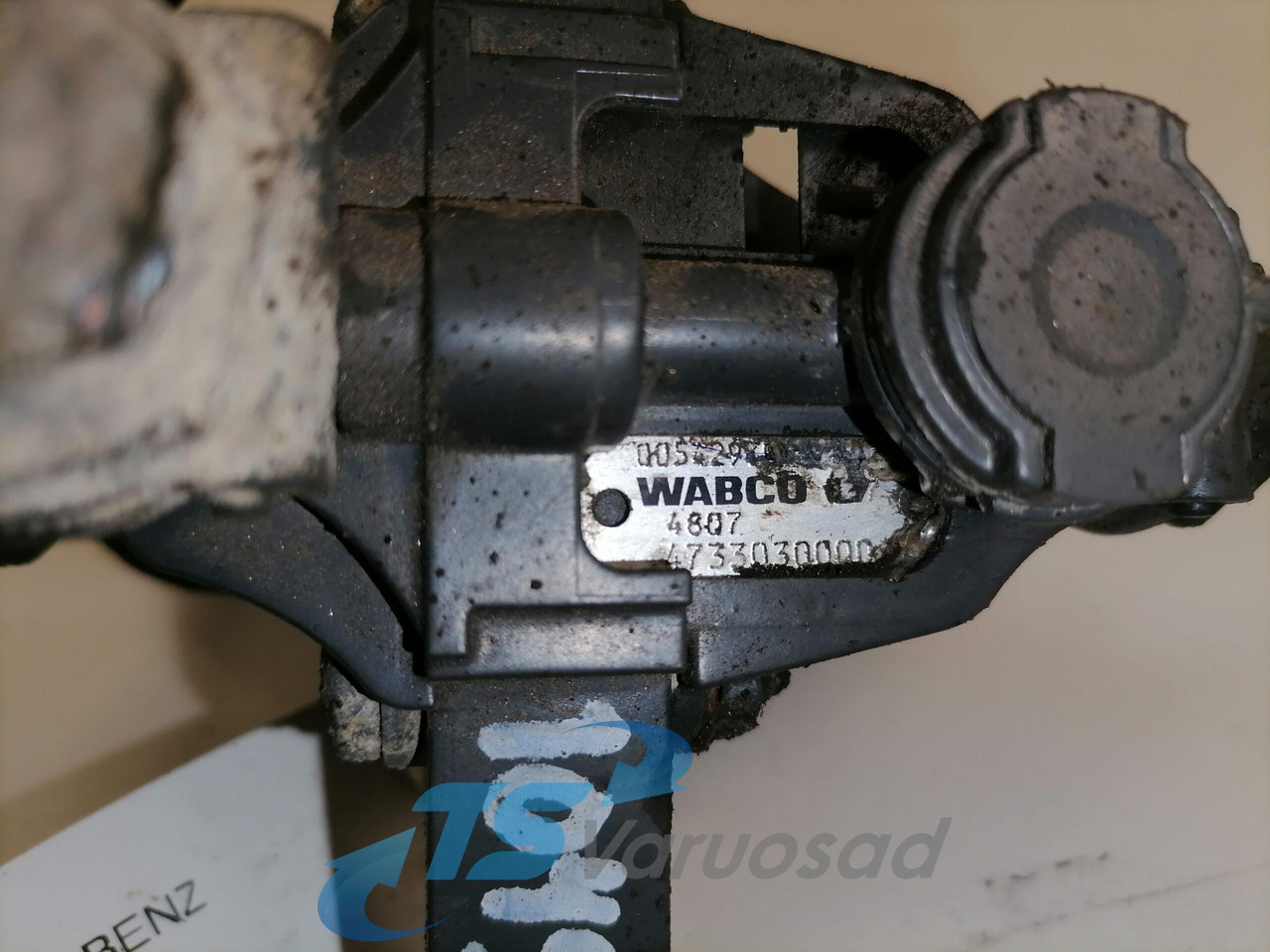 Mercedes-Benz Air pressure control valve 4733030000 - Brake valve for Truck: picture 2 Mercedes-Benz Air pressure control valve 4733030000 - Brake valve for Truck: picture 2