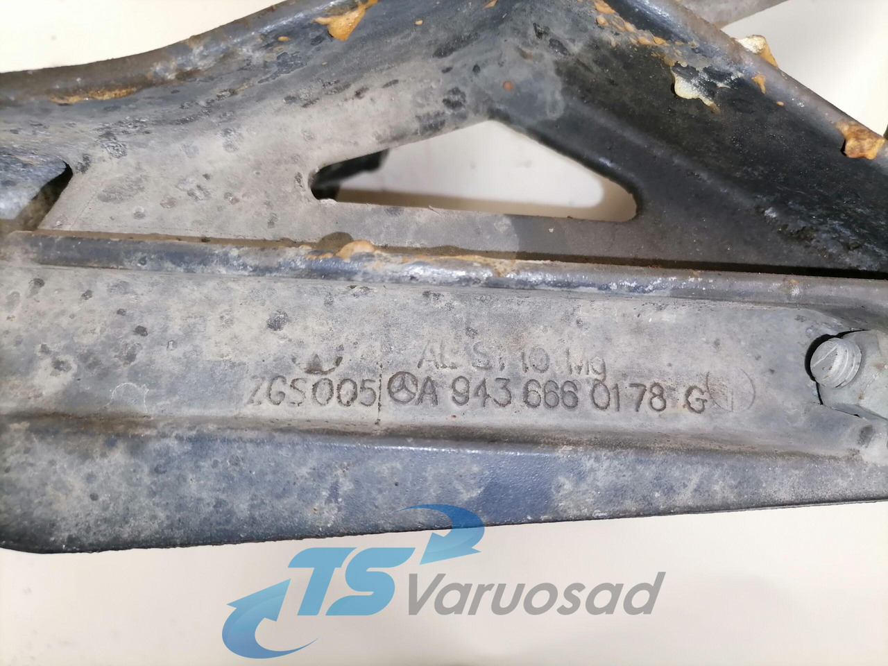 Mercedes-Benz Bummmmper bracket A9436660178 - Bumper for Truck: picture 3 Mercedes-Benz Bummmmper bracket A9436660178 - Bumper for Truck: picture 3