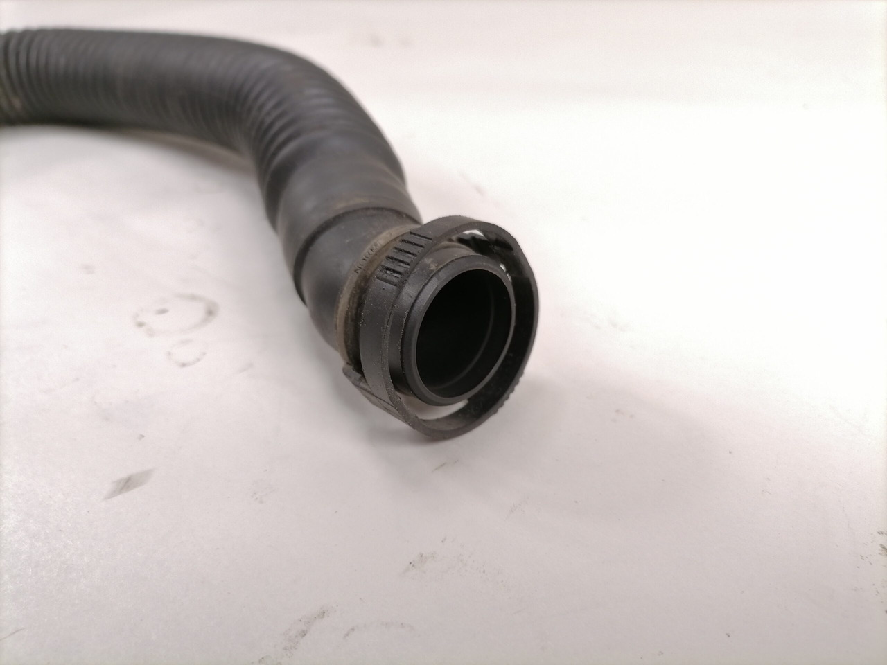 Mercedes-Benz Compressor air pipe A4711303257 - Air brake compressor for Truck: picture 2 Mercedes-Benz Compressor air pipe A4711303257 - Air brake compressor for Truck: picture 2