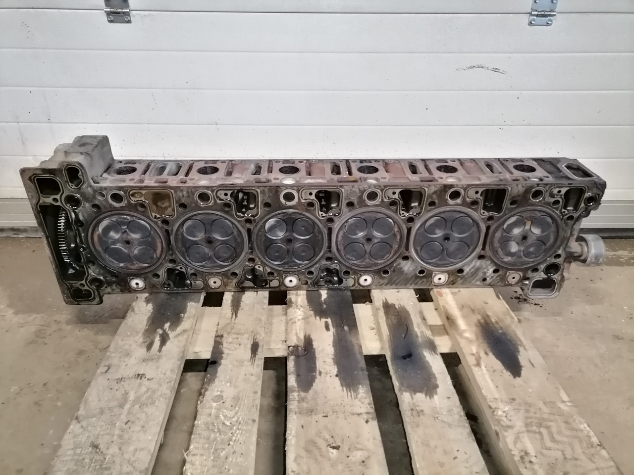Mercedes-Benz Cylinder head A4710102720 - Cylinder head for Truck: picture 2 Mercedes-Benz Cylinder head A4710102720 - Cylinder head for Truck: picture 2