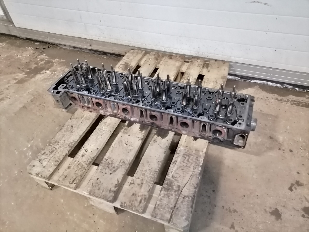 Mercedes-Benz Cylinder head A4710102720 - Cylinder head for Truck: picture 1 Mercedes-Benz Cylinder head A4710102720 - Cylinder head for Truck: picture 1