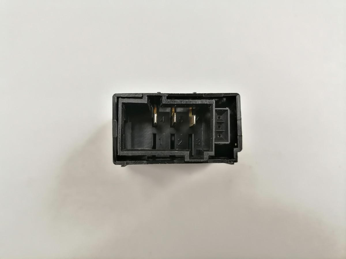 Mercedes-Benz Lüliti 0125450407 - Cab for Truck: picture 3 Mercedes-Benz Lüliti 0125450407 - Cab for Truck: picture 3