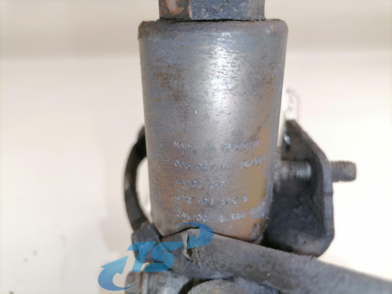Mercedes-Benz Solenoid valve 0059976736 - Brake valve for Truck: picture 3 Mercedes-Benz Solenoid valve 0059976736 - Brake valve for Truck: picture 3