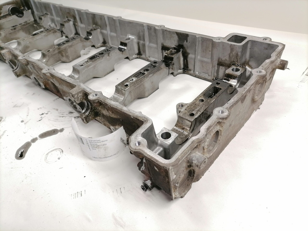 Mercedes-Benz Vahekaas A4710511402 - Cylinder head for Truck: picture 4 Mercedes-Benz Vahekaas A4710511402 - Cylinder head for Truck: picture 4