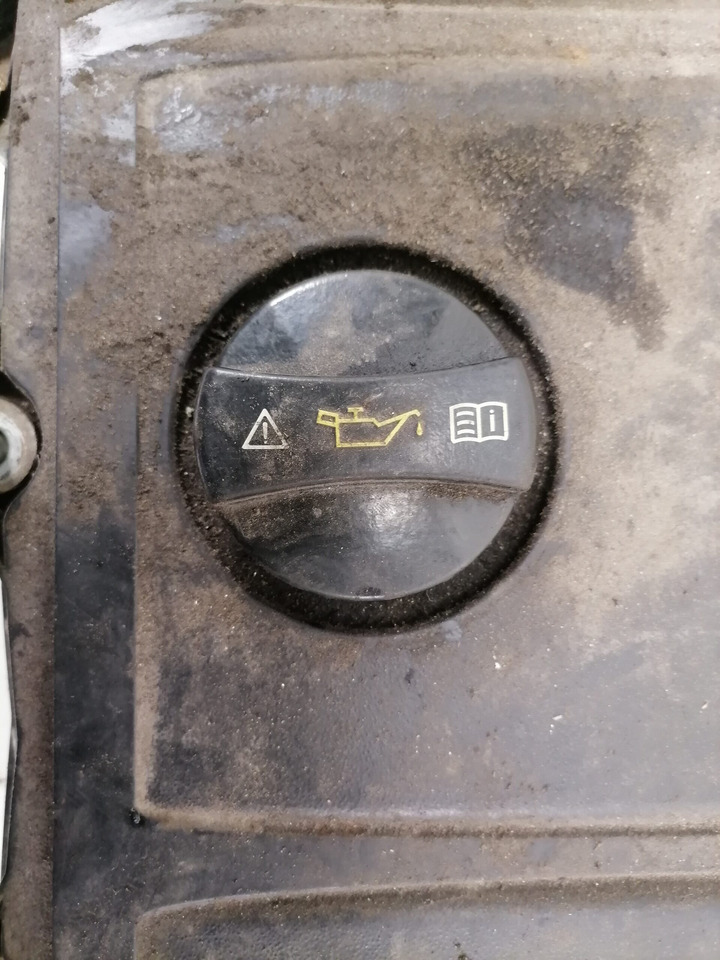 Mercedes-Benz Valve cover A4710101730 - Cylinder head for Truck: picture 5 Mercedes-Benz Valve cover A4710101730 - Cylinder head for Truck: picture 5