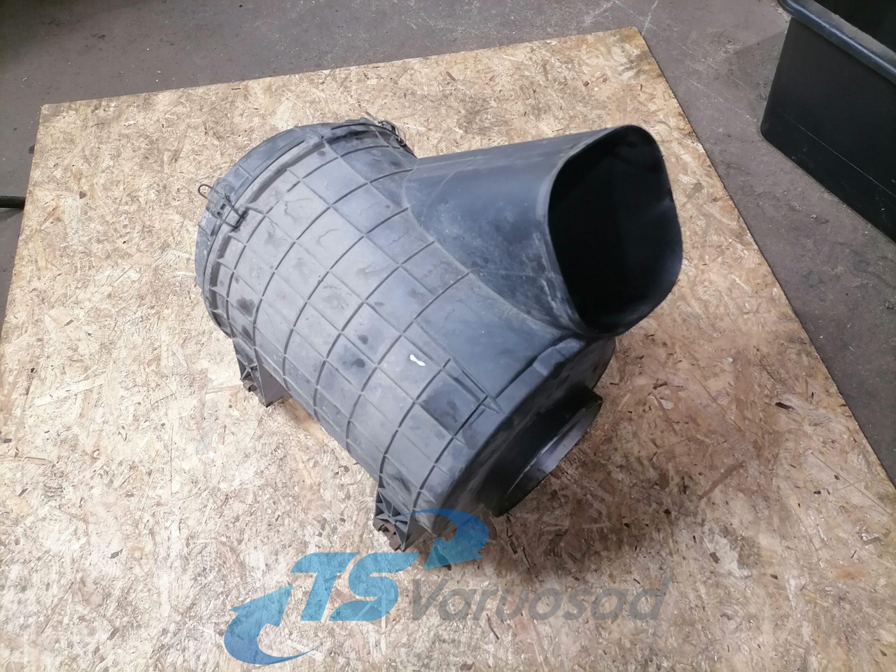 Scania Air filter housing 1801772 - Air intake system for Truck: picture 2 Scania Air filter housing 1801772 - Air intake system for Truck: picture 2