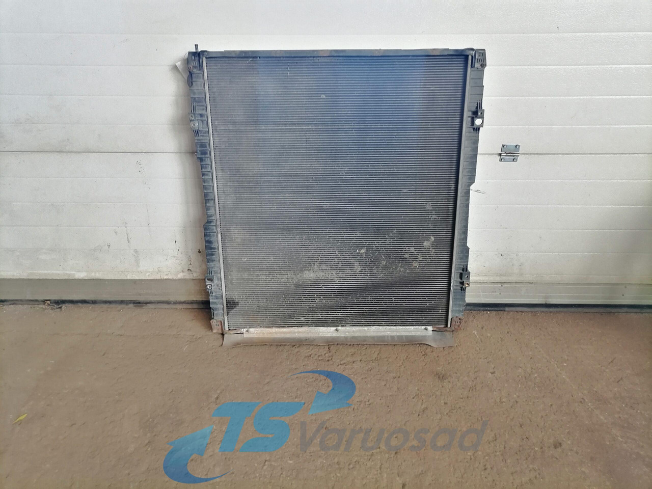 Scania Cooling radiator 1784616 - Radiator for Truck: picture 2 Scania Cooling radiator 1784616 - Radiator for Truck: picture 2