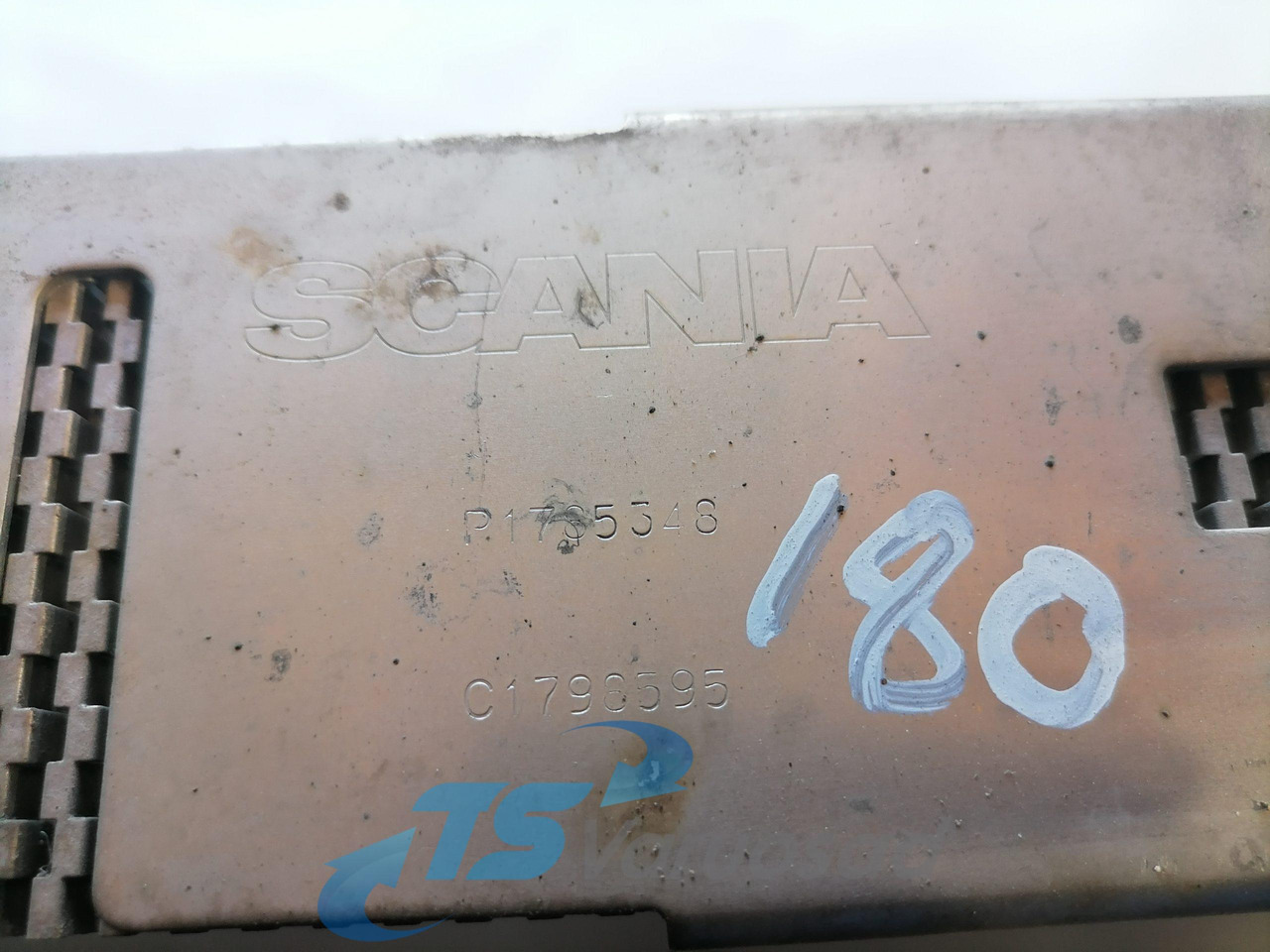 Scania EGR radiator 1785348 - EGR cooler for Truck: picture 3 Scania EGR radiator 1785348 - EGR cooler for Truck: picture 3