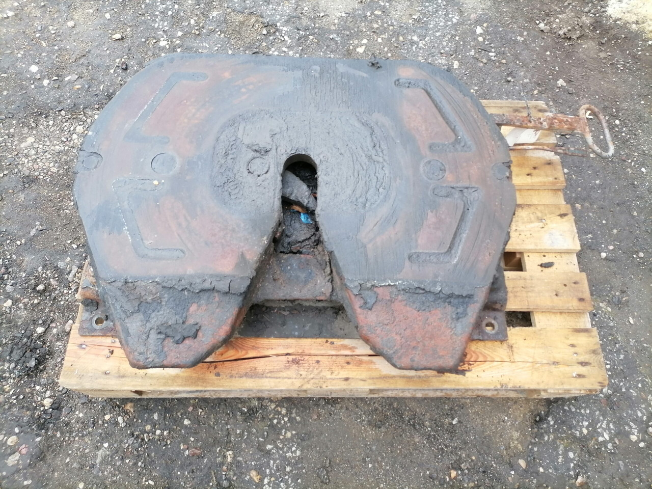 Scania Fifht wheel 1433906 - Fifth wheel coupling for Truck: picture 1 Scania Fifht wheel 1433906 - Fifth wheel coupling for Truck: picture 1
