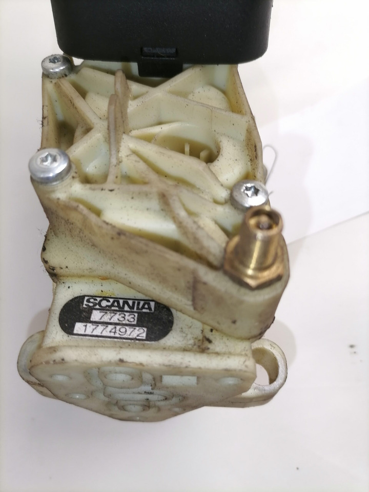 Scania Handbrake control lever 1774972 - Universal part for Truck: picture 4 Scania Handbrake control lever 1774972 - Universal part for Truck: picture 4