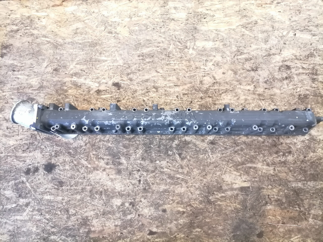 Scania Intake mainfold 1464123 - Intake manifold for Truck: picture 2 Scania Intake mainfold 1464123 - Intake manifold for Truck: picture 2