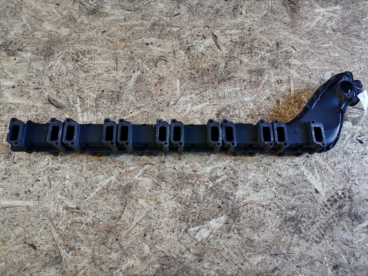 Scania Intake mainfold 1493717 - Intake manifold for Truck: picture 3 Scania Intake mainfold 1493717 - Intake manifold for Truck: picture 3