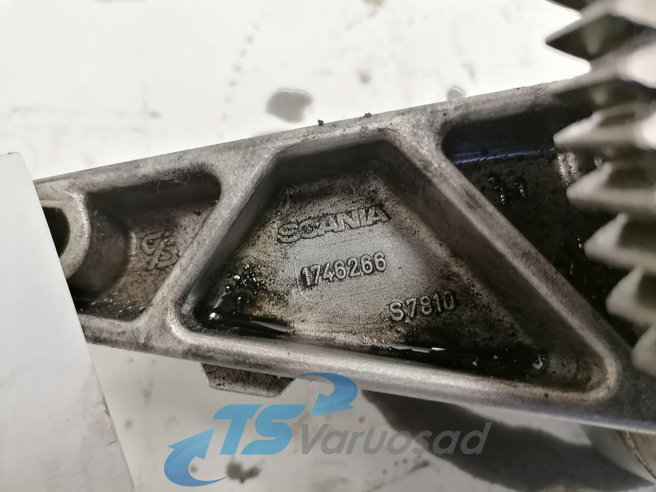 Scania Oil pump 1527681 - Oil pump for Truck: picture 3 Scania Oil pump 1527681 - Oil pump for Truck: picture 3