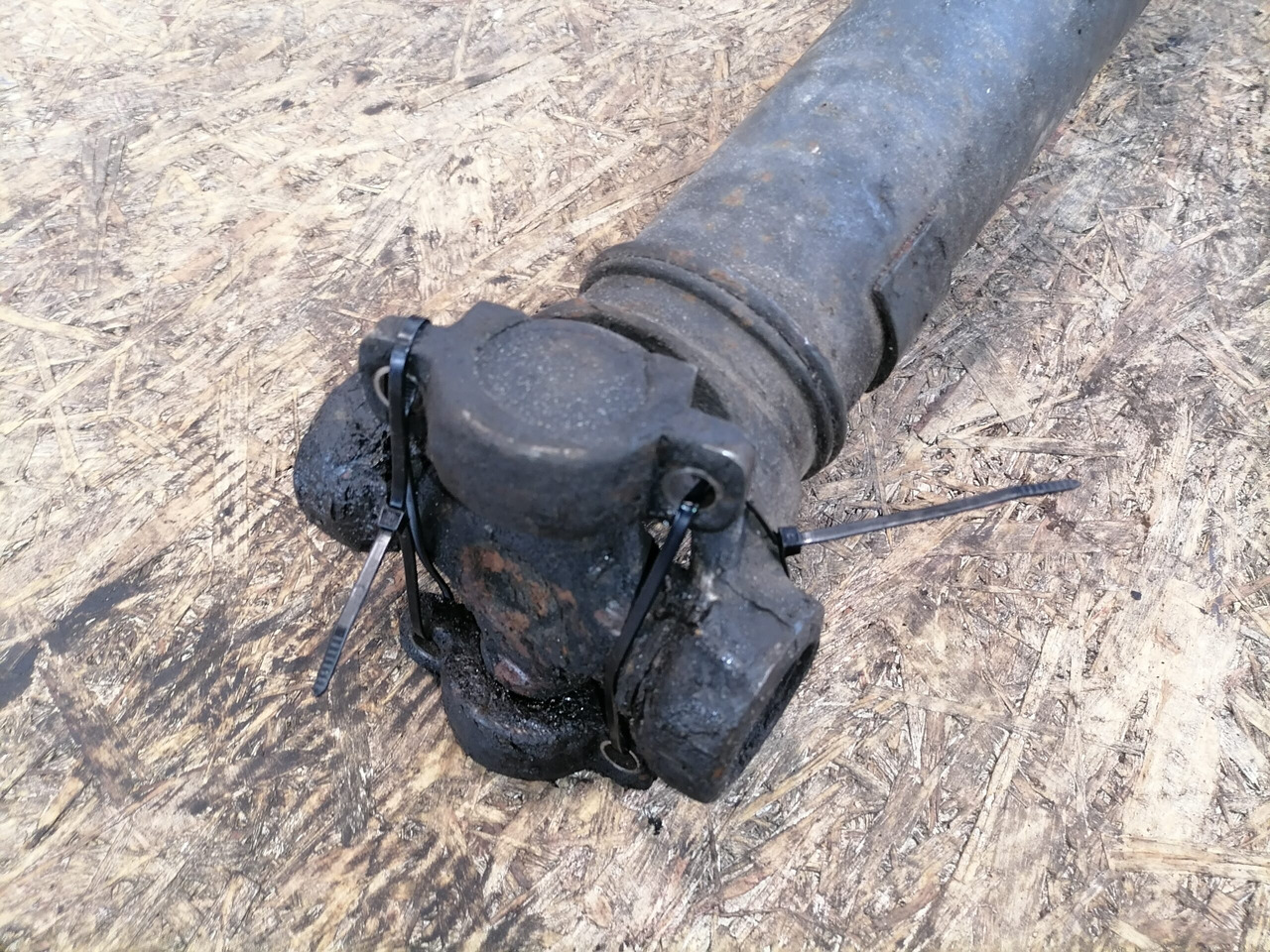 Scania Propeller shaft 1758402 - Propeller shaft for Truck: picture 5 Scania Propeller shaft 1758402 - Propeller shaft for Truck: picture 5