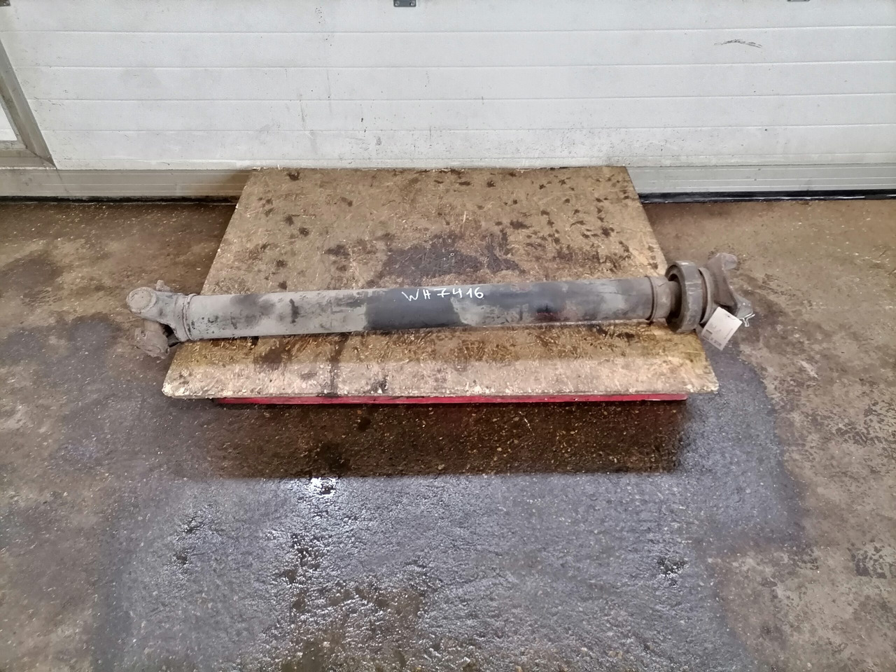 Scania Propeller shaft 1758402 - Propeller shaft for Truck: picture 1 Scania Propeller shaft 1758402 - Propeller shaft for Truck: picture 1