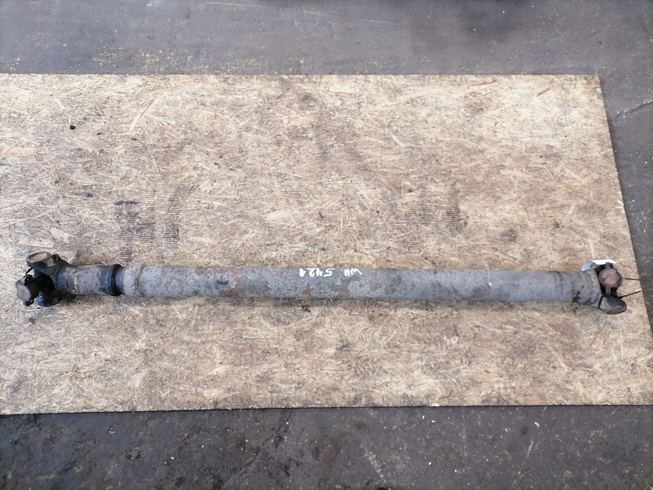 Scania Propeller shaft 1758438 - Propeller shaft for Truck: picture 2 Scania Propeller shaft 1758438 - Propeller shaft for Truck: picture 2