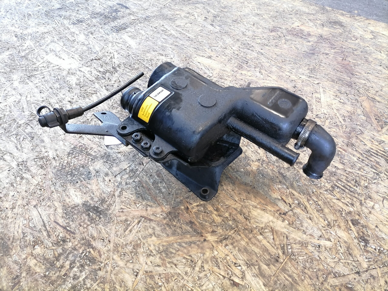 Scania Scania steering oil tank 1461351 - Steering hose for Truck: picture 2 Scania Scania steering oil tank 1461351 - Steering hose for Truck: picture 2