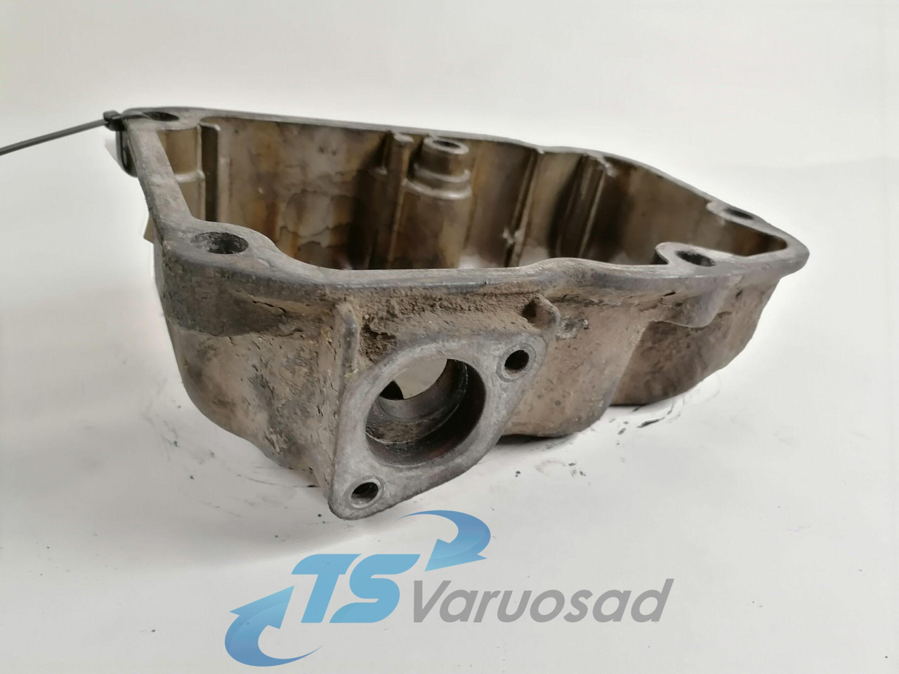 Scania Valve cover 1511984 - Cylinder head for Truck: picture 2 Scania Valve cover 1511984 - Cylinder head for Truck: picture 2