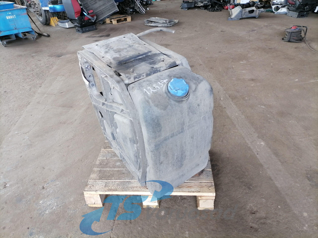 Volvo Ad Blue tank 21645367 - Fuel system for Truck: picture 1 Volvo Ad Blue tank 21645367 - Fuel system for Truck: picture 1