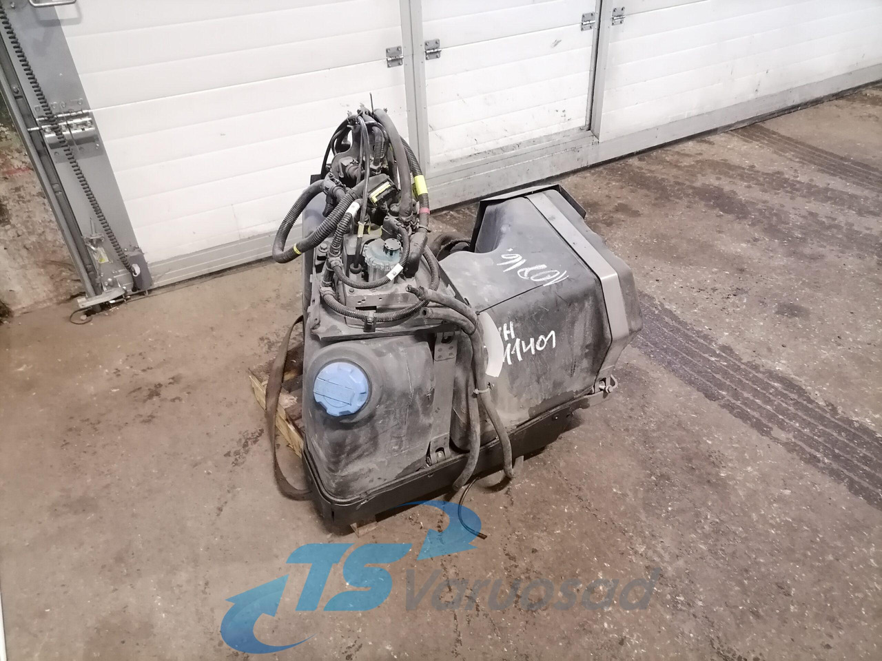 Volvo Ad Blue tank 22193761 - Fuel system for Truck: picture 1 Volvo Ad Blue tank 22193761 - Fuel system for Truck: picture 1