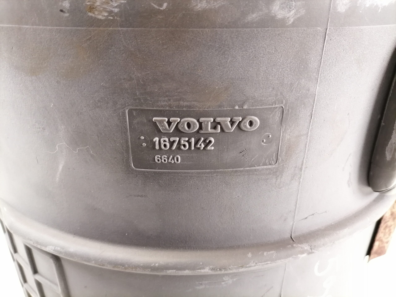 Volvo Air filter housing 1675142 - Air intake system for Truck: picture 2 Volvo Air filter housing 1675142 - Air intake system for Truck: picture 2