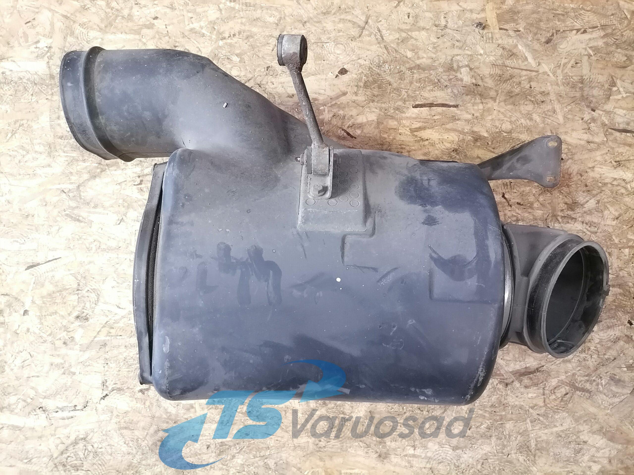 Volvo Air filter housing 20381066 - Air intake system for Truck: picture 3 Volvo Air filter housing 20381066 - Air intake system for Truck: picture 3