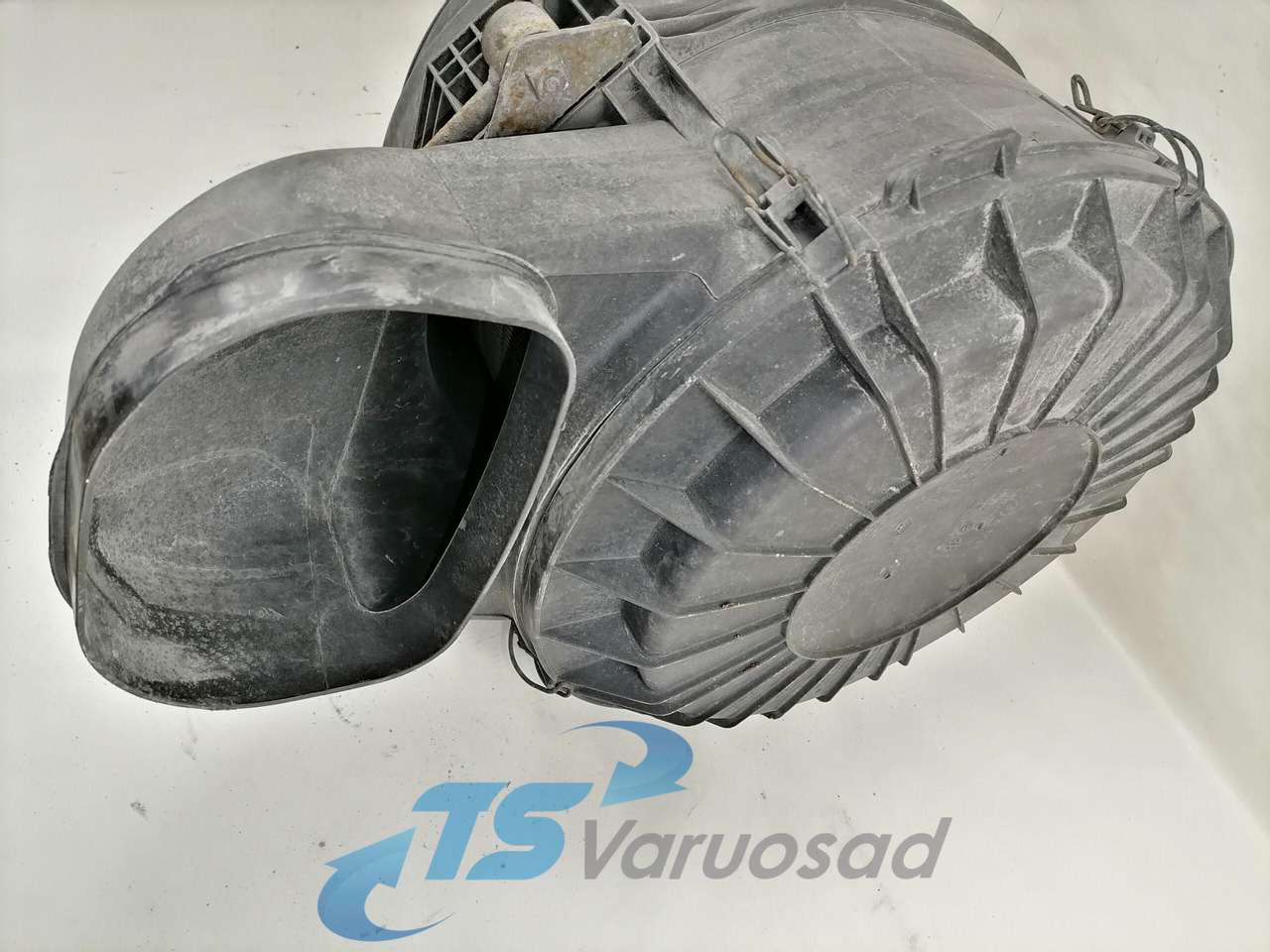 Volvo Air filter housing 21115476 - Air intake system for Truck: picture 3 Volvo Air filter housing 21115476 - Air intake system for Truck: picture 3