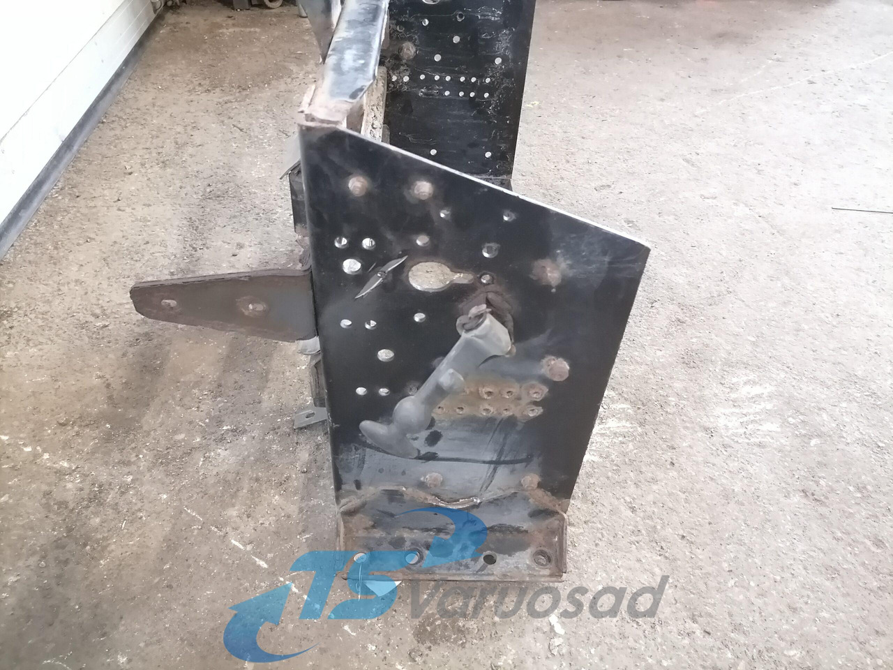 Volvo Battery box 82242391 - Battery for Truck: picture 3 Volvo Battery box 82242391 - Battery for Truck: picture 3