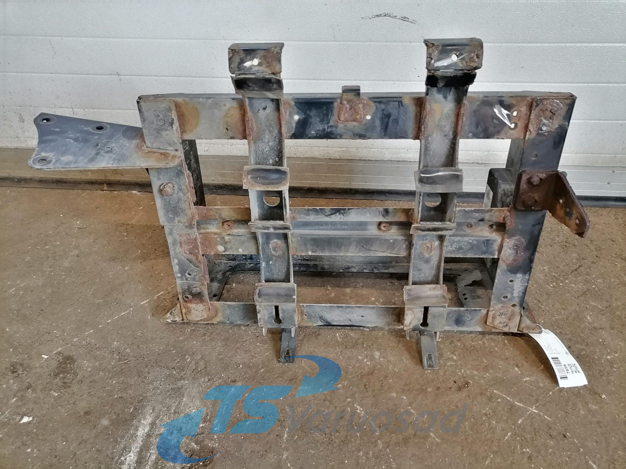 Volvo Battery box 82242391 - Battery for Truck: picture 2 Volvo Battery box 82242391 - Battery for Truck: picture 2