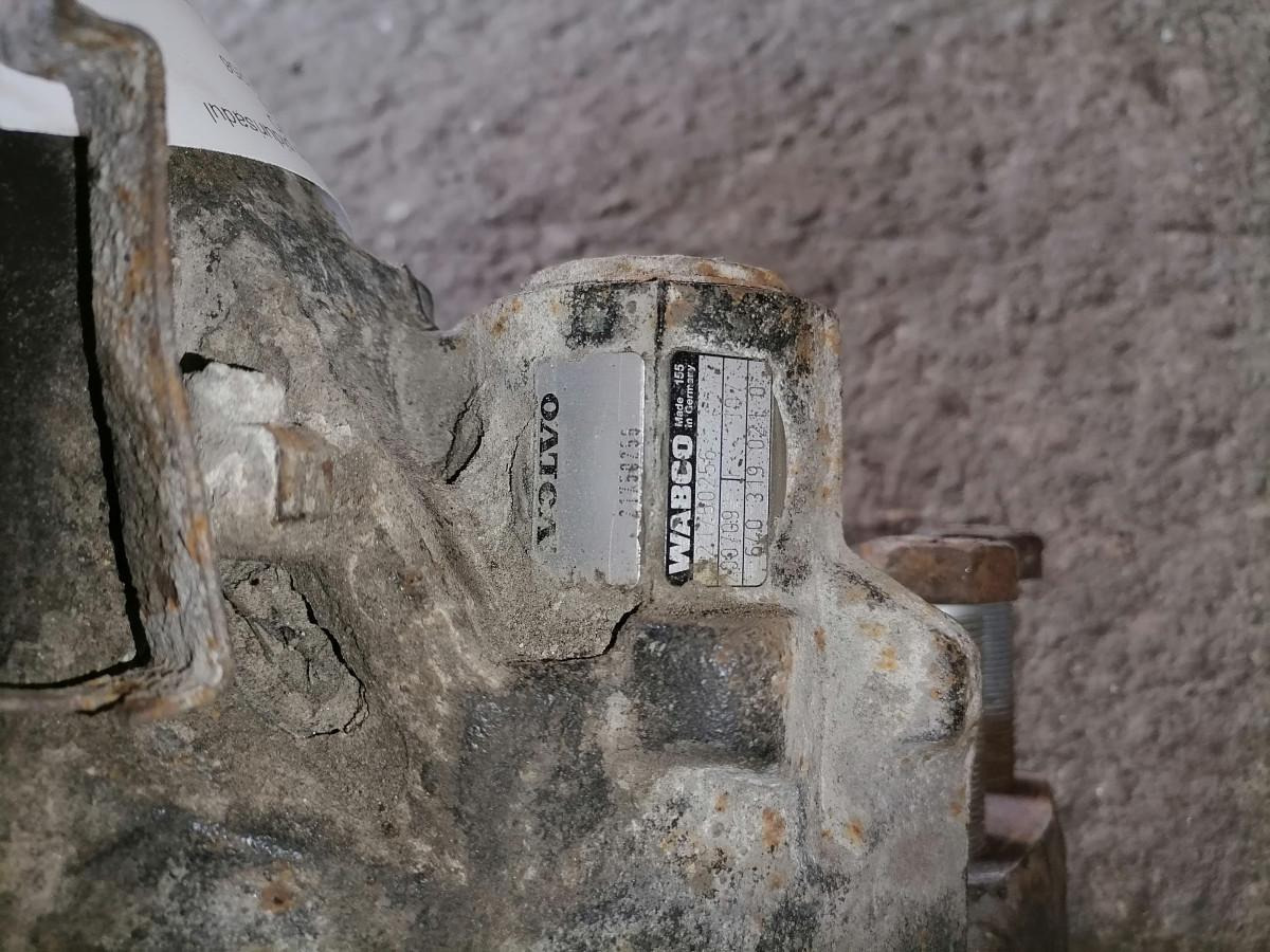 Brake parts for Truck Volvo Brake caliper 21750256: picture 7