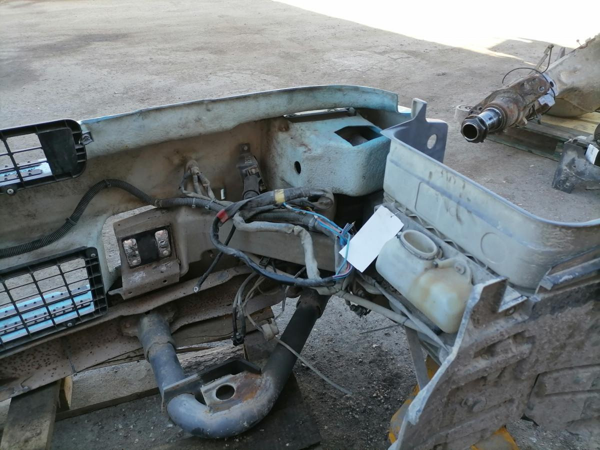 Volvo Bumper 20855700 - Bumper for Truck: picture 4 Volvo Bumper 20855700 - Bumper for Truck: picture 4