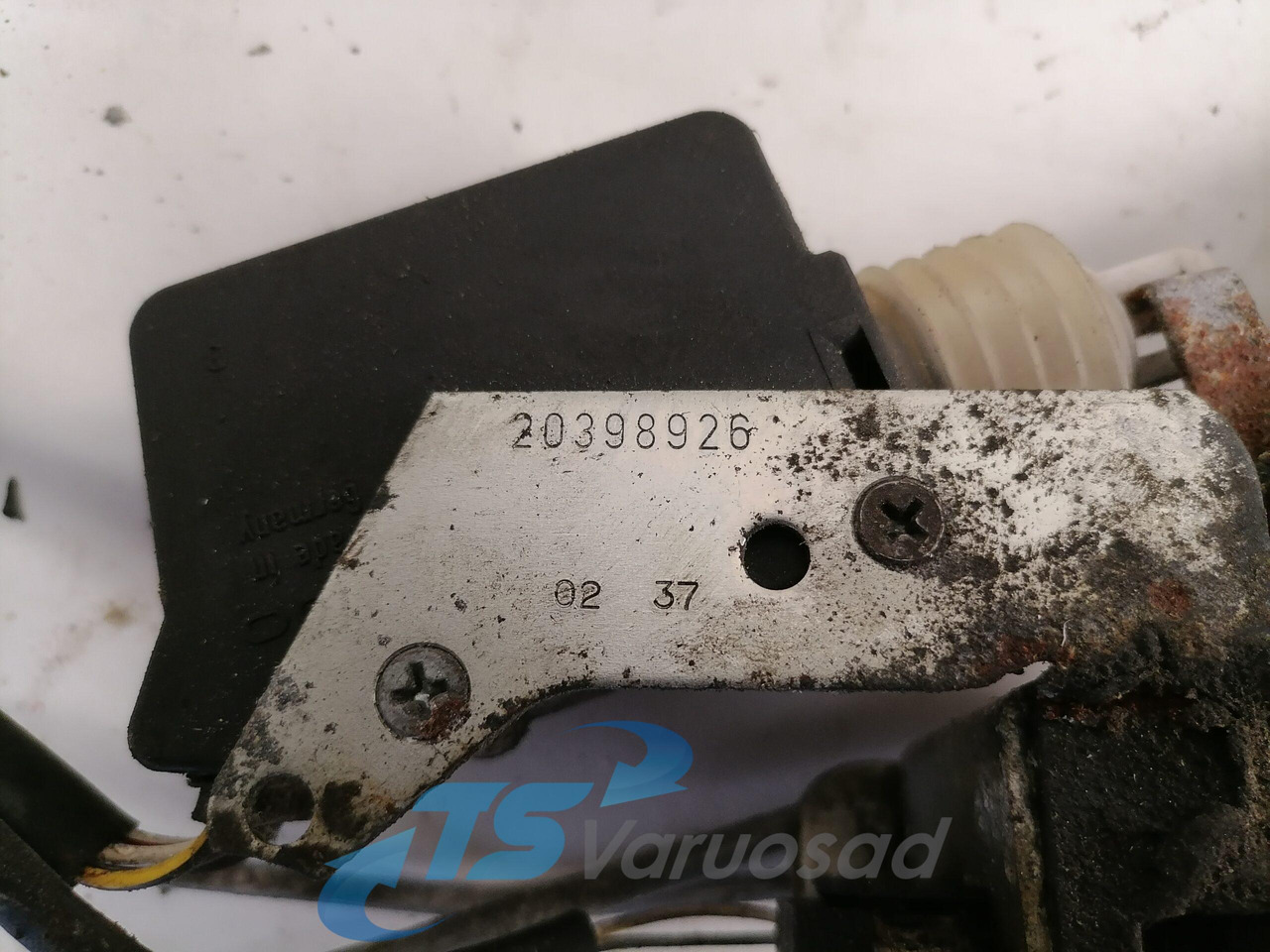 Volvo Door lock 20588326 - Door and parts for Truck: picture 3 Volvo Door lock 20588326 - Door and parts for Truck: picture 3
