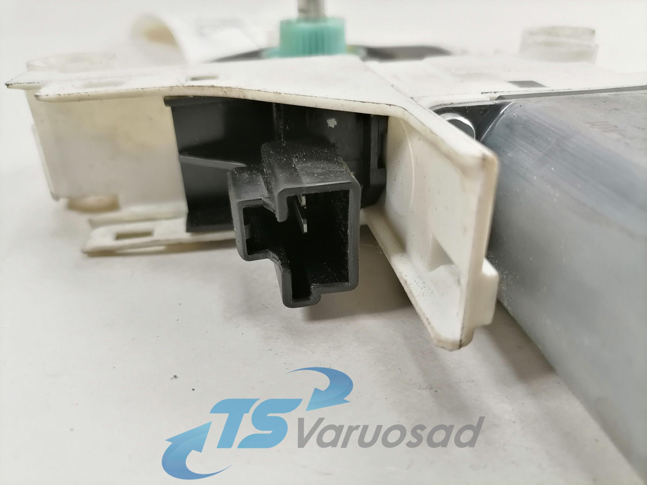 Volvo Glass lift 82907373 - Window and parts for Truck: picture 3 Volvo Glass lift 82907373 - Window and parts for Truck: picture 3